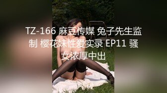 姐姐和弟弟大秀直播，清纯颜值黑丝诱惑，让小哥吃着奶子玩着逼