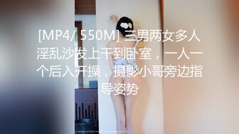 和瘦瘦女友在她的闺房做，都给女友干出来白浆了