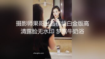 厕拍白色露肩连衣裙丰满漂亮的妹子干净的小穴