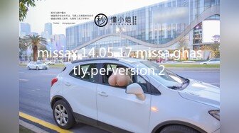 [MP4/ 400M] 偷情私拍黑丝高跟美女少妇带女闺蜜和情人玩3p接到老公电话说“半个小时后回去”