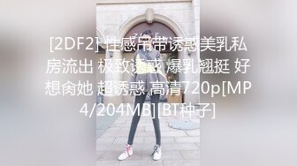 穿性感修身睡裙的极品少妇不停吸允鸡巴躺着销魂