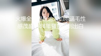 00后清纯反差少女『LT软软兔』✅逛街露出差点被大叔发现，洗手间翘起翘臀让哥哥后入，极品嫩穴