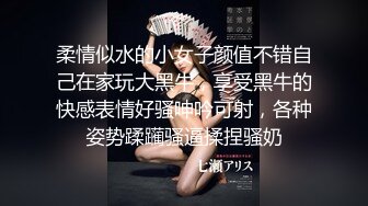 臊氣老媽帶閨女下海不夠,又把外甥女也找來了,三女壹家親,外甥女小茓沒女兒的嫩