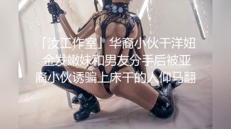 上海车展更衣室化妆间偷拍 两个漂亮车模换衣服隐形文胸里的两个圆圆的车头灯真漂亮,真想试驾这辆车