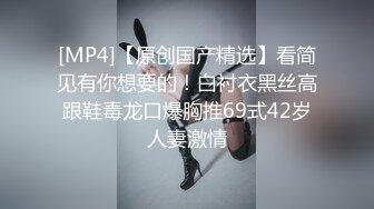 钢琴女友，蜜桃臀骚痒-忍不住在足疗店厕所就搞了起来！