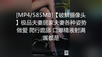 《居家摄像头破解》中年夫妻趁着孩子出去玩赶紧在沙发上来一炮