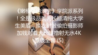 良家小少妇青纯又可爱，露脸躺在床上看着手机让小哥无套抽插，淫声荡语，表情精彩又刺激，呻吟可射不要错过