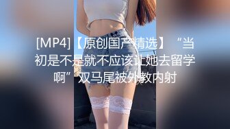 单位女厕全景偷拍美女御姐的极品小黑鲍