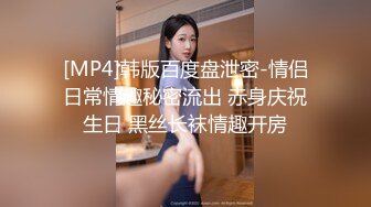 【新片速遞】 熟女妈妈 爽不爽 啊啊 爽 妈妈年纪大了 水不多 需要润滑油 撅着大屁屁后入插爽 鲍鱼真肥[116MB/MP4/02:00]