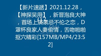 年轻苗条妹子，露脸卖力口交服侍老公，女上位无套啪啪，后入深入身体