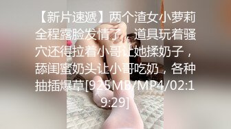 两男一女，抱艹