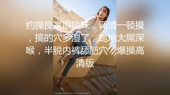 魔鬼身材巨乳美女，双手抱着大奶子挑逗呻吟销魂