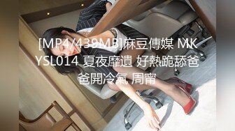 2024年10月，最新福利，【边走边尿】推特烧婊子【金秘书虾米】，极品人妻超市和公园露出，街头撒尿 (1)