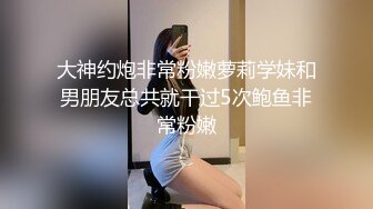 皮肤白皙非主流带着鼻环漂亮妹子口道具下面放着按摩棒自摸