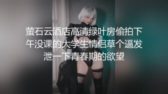 天菜小帅哥浴室边洗边喷