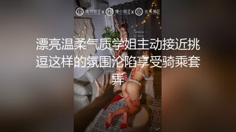 清纯超美小护士来打针，白色丝袜足交，表情一脸淫荡，边足交边自摸小穴