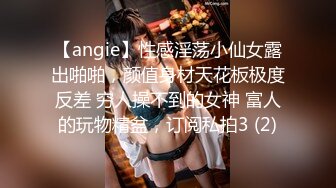 小胖妹卖力的吸吮这，口活见长