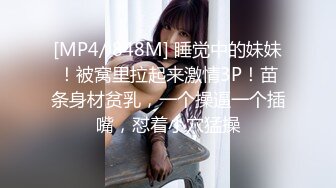 写字楼女厕倒背手走路闷骚型美职员,又细又长的穴缝磨起来肯定爽