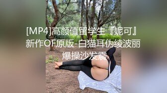 越漂亮的女人越变态，硬生生的把自己的奶子捆成两个大炮弹，带刺的夹子夹奶头