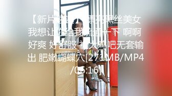 甜美骚骚小妞和小男友居家操逼，短裙骑在身上抽插，搞一会自己拿道具自慰