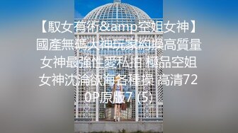 新! 工业园区（厕拍）丰满气质美少妇 肥嘟嘟的大鲍鱼 杂乱无邪的穴毛 (1)