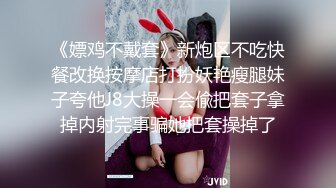 清纯19美少女，超级嫩全裸诱惑，外表甜美呆萌，翘起美臀特写，粉嫩小穴，被男友手指插入，极度诱惑