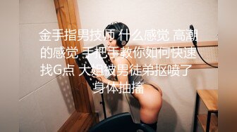 【女大学生宿舍的乐趣】甜美乖巧邻家小妹女学生沉浸式一边和舍友聊天一边偷拍她们的春光,最后还自慰直播，极品粉嫩逼