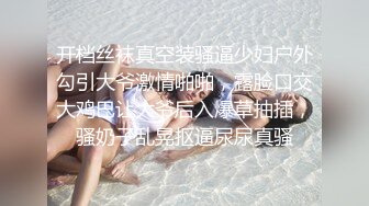 沟厕偷拍学妹粉嫩的鲍鱼被发现了 这个表情太有趣 还是赶紧溜 