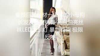 女高反差婊直接把我拉到教学楼厕所口交