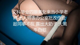 巨乳哺乳期骚妻，老公不在买根电动AV棒，奶水挤在棒上润滑就插进淫穴，嫌不够快拿着自己插得更爽，淫水都沾满凉席了！