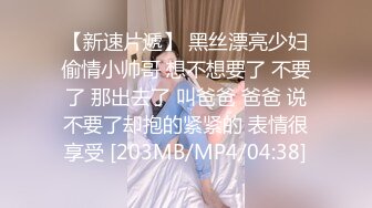 童颜巨乳G奶小骚货，笑起来甜美，揉捏两个大奶子，振动棒抽插无毛粉穴，吸吮自己奶头，扭动搔首弄姿