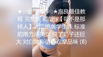 写字楼TP碎花上衣 包臀百褶裙 长发漂亮妹子来嘘嘘