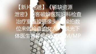 【12月新品福利②】，超强绿帽夫妻【Nina小蜜桃】线下邀单男3P4P换妻大乱交，王八男坐旁边观战 (1)