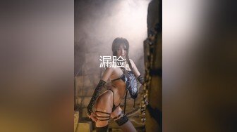 深夜酒店约身材一流的极品外围瑜伽美女穿着黑丝开裆无套啪啪