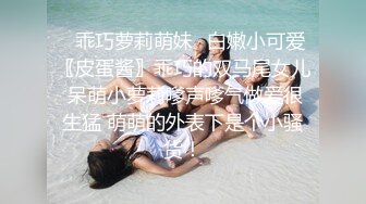 小女友长相超清纯，下面的黑森林却又浓又密