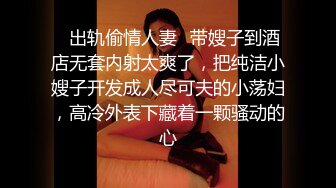 风骚小少妇户外勾搭农民大叔激情啪啪，让大哥伸进衣服摸骚奶子