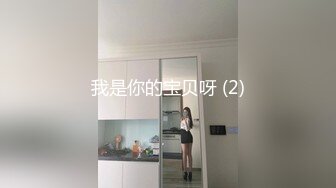 牛仔短裤尤物美女！镜子前扭腰摆臀！脱下裤子电臀，难得超粉嫩穴，掰开特写水嫩多汁，假屌插入好紧