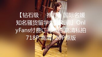 新鲜出炉乐橙酒店近视角清晰偷拍 眼镜闷骚美女