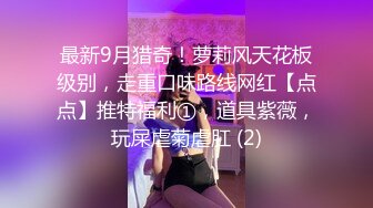 熟透的小女人出水芙蓉望眼欲穿，沙发前给大哥温柔的舔着鸡巴，主动上位给大哥吃奶子让大哥后入爆草抽插呻吟