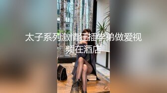 豐滿熟婦大姐和大哥明顯啪啪沒過癮,幹完還要拿跳蛋再震動爽壹會