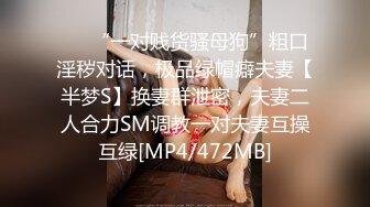 家庭聚会妈妈和妹妹一起跪爬翘臀姿势销魂鸡巴马上就硬邦邦