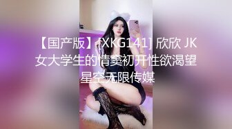 逼逼非常粉嫩的金发碧眼维族美女和汉族网红闺蜜互玩下体看着性感的逼毛非常有撸点