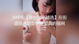 [MP4/ 2.21G] 极品少妇穿着开档黑丝坐在鸡巴上起伏套弄，销魂表情骚骚诱人