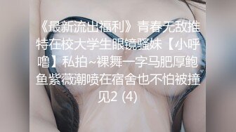 网约骚女激情4P，一男三女镜头前的淫荡，沙发上揉奶玩逼，轮草三女激情抽插，淫声荡语不断，精彩刺激别错过