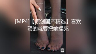 酒店冒死尾随吊带黑长裙小美女上厕所 狭小的红嫩洞口看着就眼馋