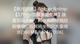 激烈后入只顾玩手机的长发妹