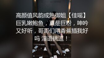 哥软件上约了个肉感十足小骚货，性感肉丝口活一流，主动骑乘整根JB插入，按着双腿爆操，撞击屁股啪啪