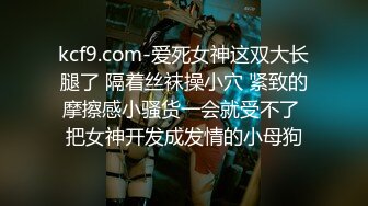 青春活力眼镜反差学生妹，长相老实，内心很开放，背後挂着自己写真艺术照