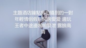 商場小飾品攤前連續抄到三個美女裙底風光,其中一個穿著透明內內