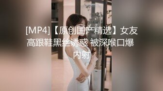 KTV漂亮妹子用逼开啤酒盖